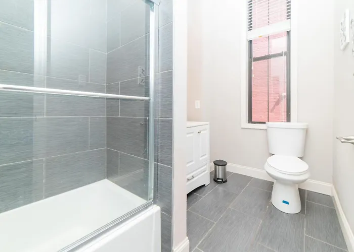 Unbeatable Location - Walkable Entertainment Apartment *