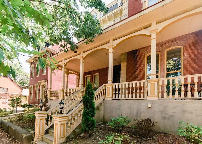 Unbeatable Location - Walkable Entertainment Apartment Pittsburgh